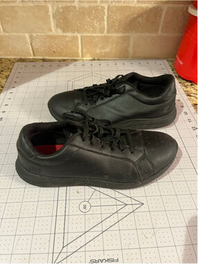 Women's Skechers Black Slip Resistant Sneakers Size 9